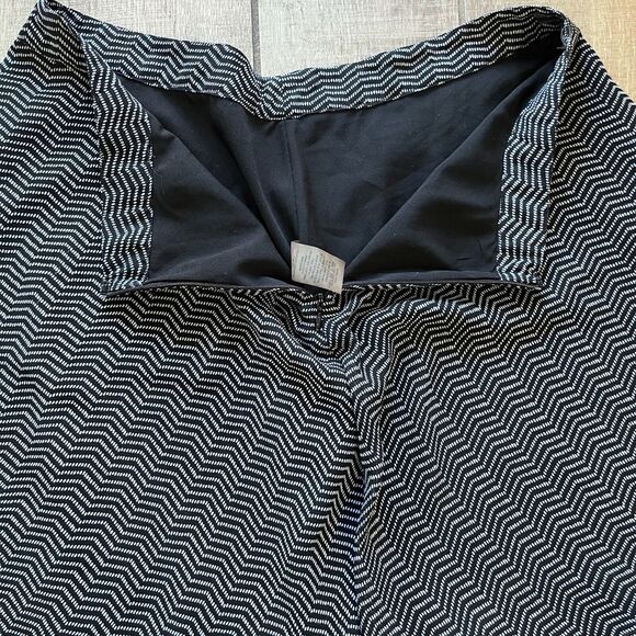 Vince Camuto Womens Skirt Size Medium Black White Mini Geometric Side Zipper - Picture 7 of 7